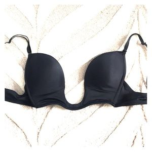 Super low-cut plung bra